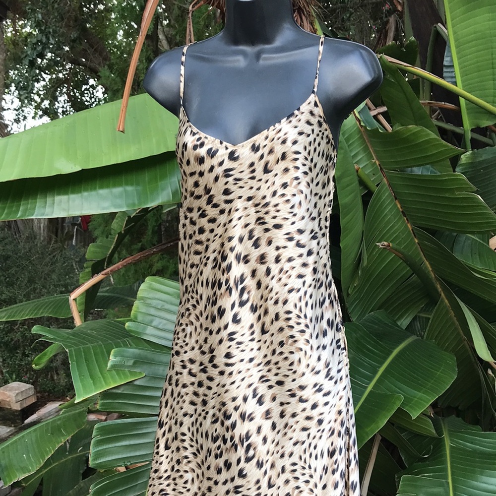Leopard print slip dress - Picture 2 of 8